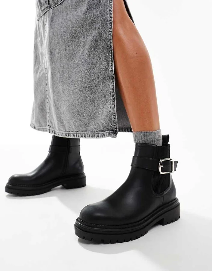 schuh Amari chunky ankle boots with buckle in black - Image 3
