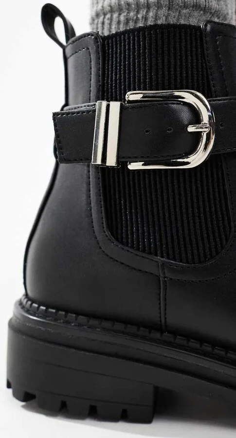 schuh Amari chunky ankle boots with buckle in black - Image 4
