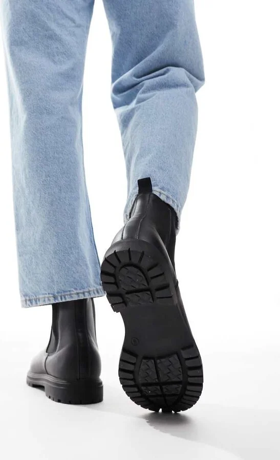 schuh Dalton Chelsea boots in black - Image 2
