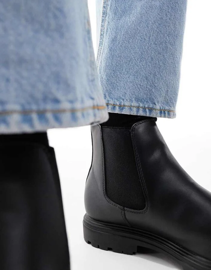 schuh Dalton Chelsea boots in black - Image 3