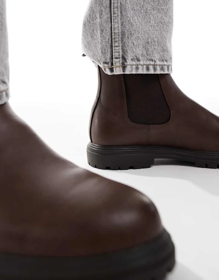 schuh Dalton Chelsea boots in brown - Image 4