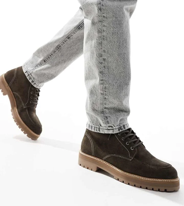 schuh Django chukka boots in gray nubuck