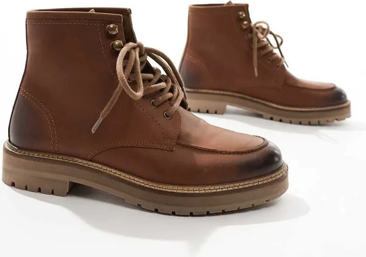 schuh Django chukka boots in tan nubuck - Image 2