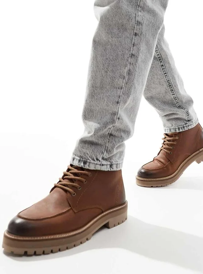 schuh Django chukka boots in tan nubuck