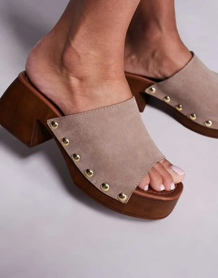 schuh Exclusive Via heeled clog sandals in cream suede - Image 3