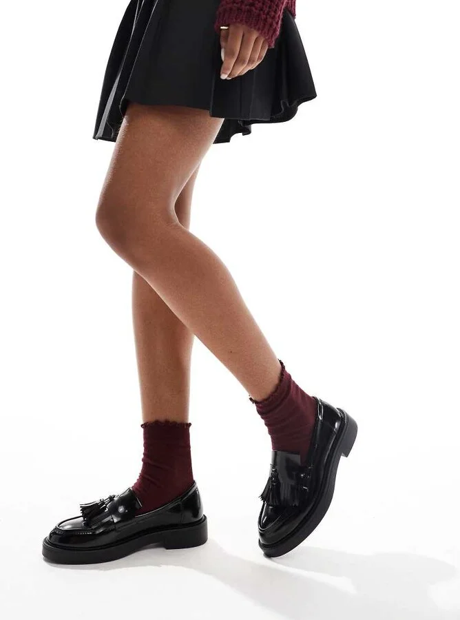 schuh Lawton tassel loafers in black - Image 4
