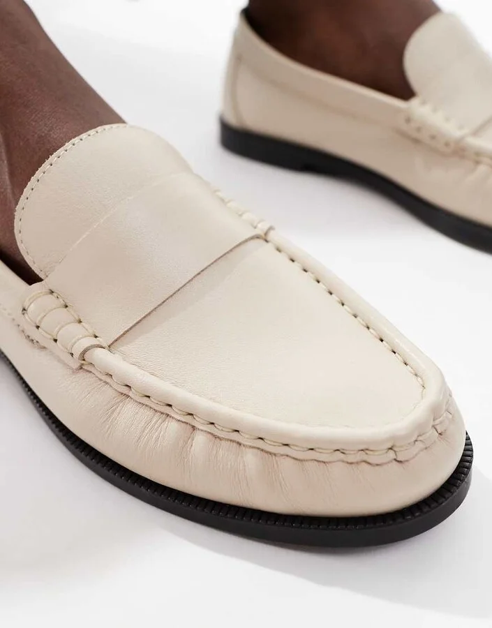 schuh Lea loafers in off white leather - Image 3