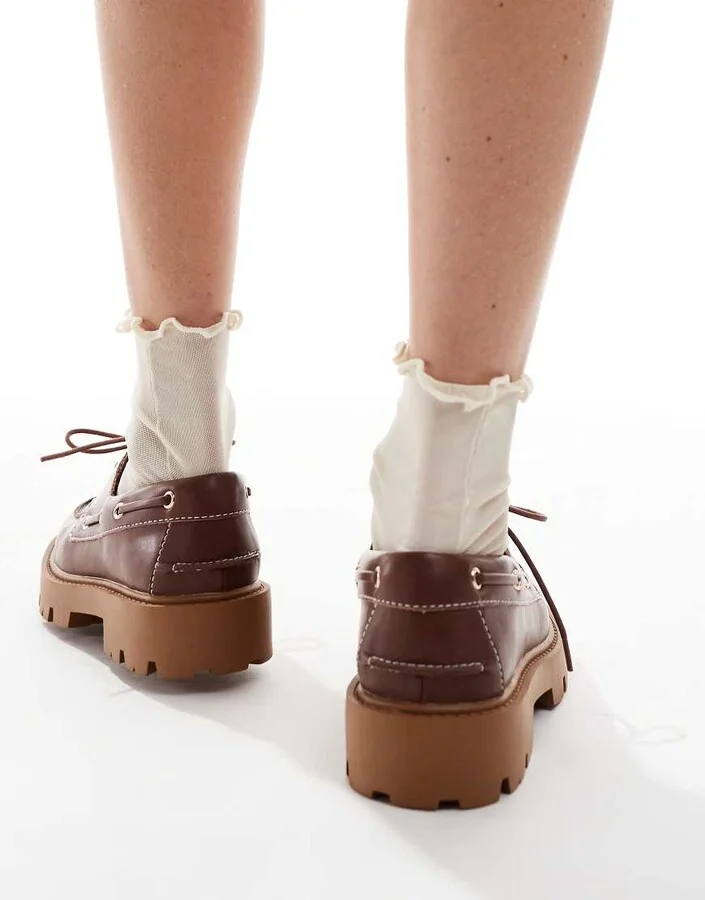 schuh Leora chunky boat shoes in tan - Image 3