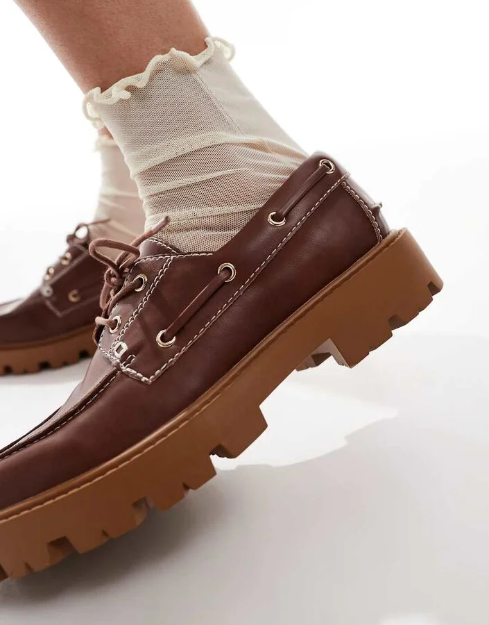 schuh Leora chunky boat shoes in tan - Image 4