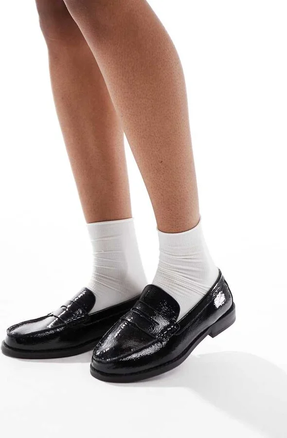 schuh Lillian penny loafers in black crinkle leather - Image 3