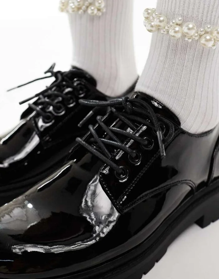 schuh Logan lace up shoes in black patent - Image 4