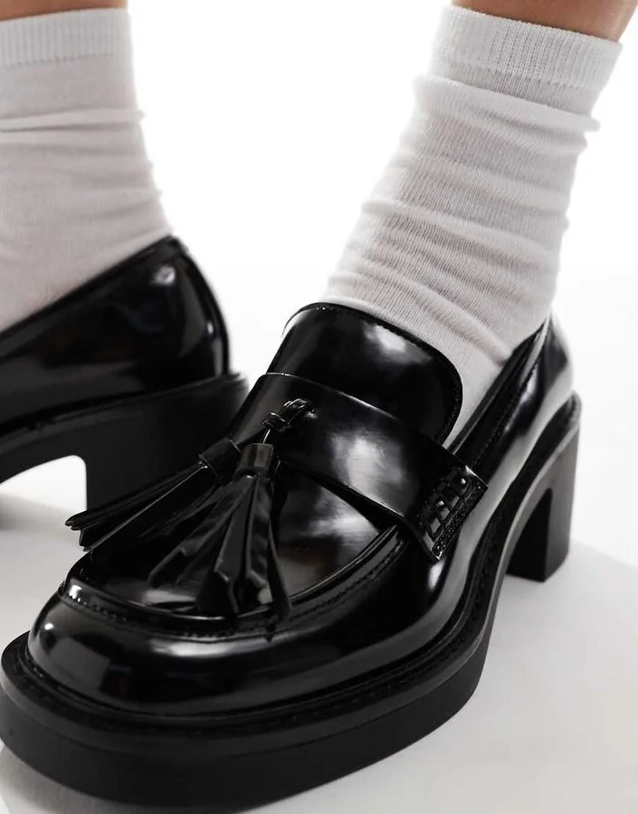 schuh Lovelyn heeled loafers in black patent - Image 2