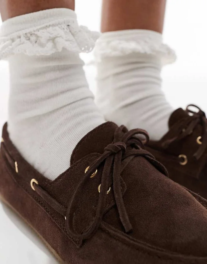 schuh Lyanna boat shoes in brown suede - Image 3