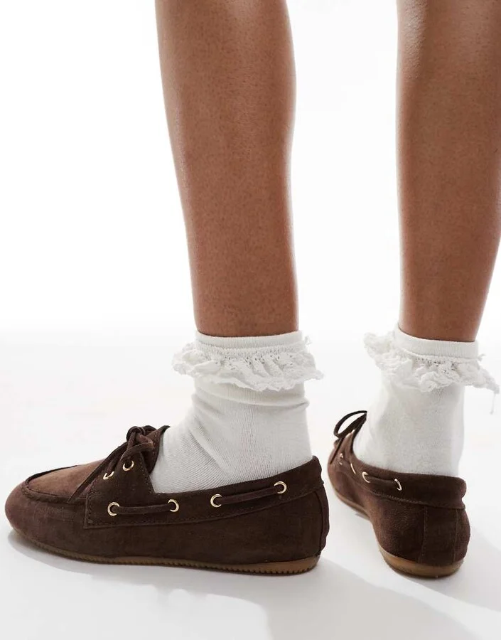 schuh Lyanna boat shoes in brown suede - Image 4