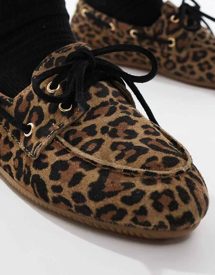 schuh Lyanna boat shoes in leopard suede - Image 2