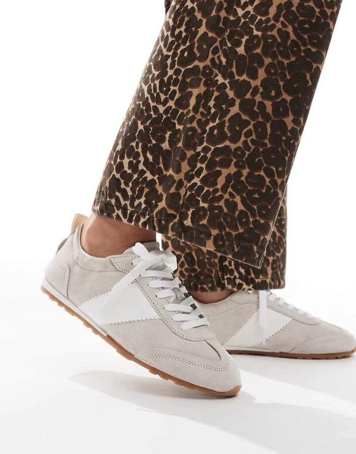 schuh Meredith sneakers in beige suede