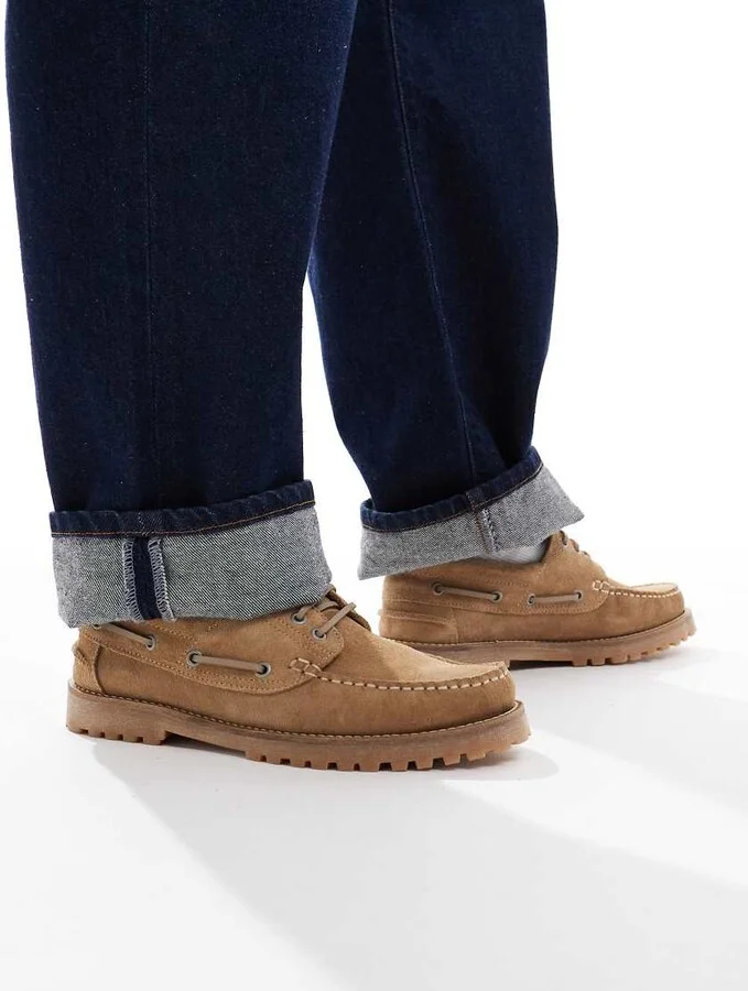 schuh Princeton boat shoes in beige suede