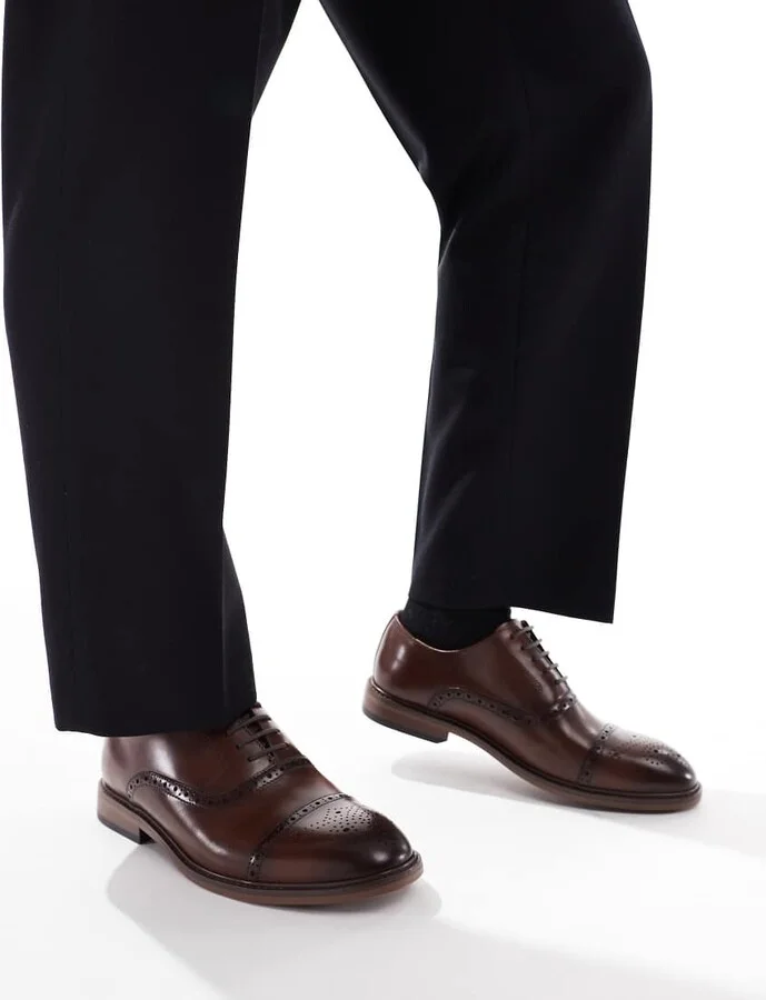 schuh Raven lace up brogues in brown leather - Image 4