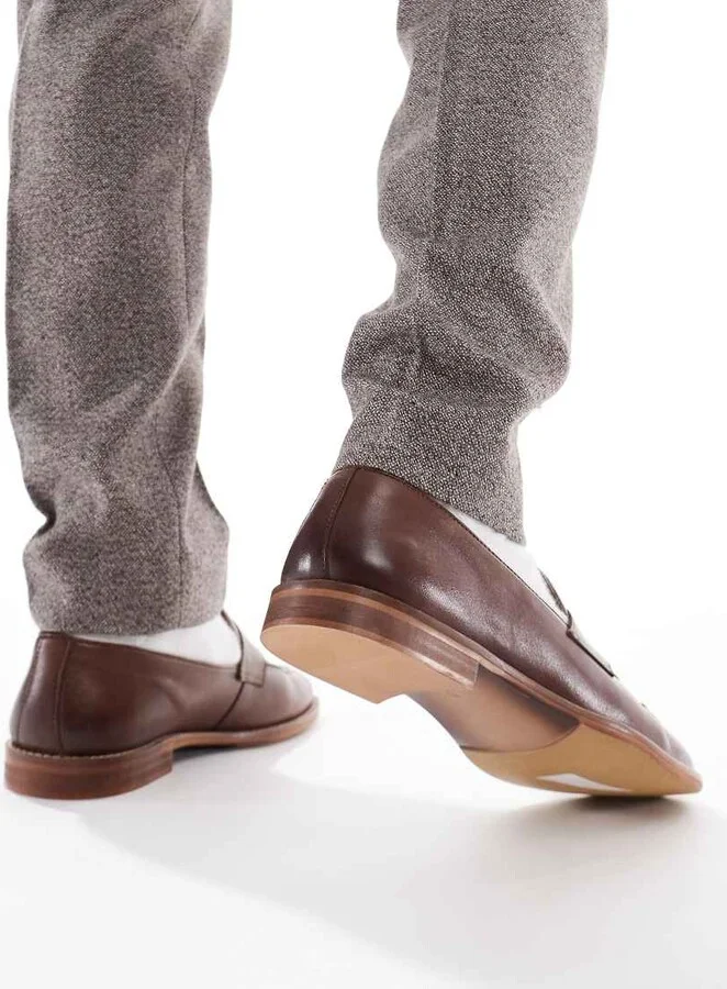 schuh Rune loafers in brown leather - Image 4