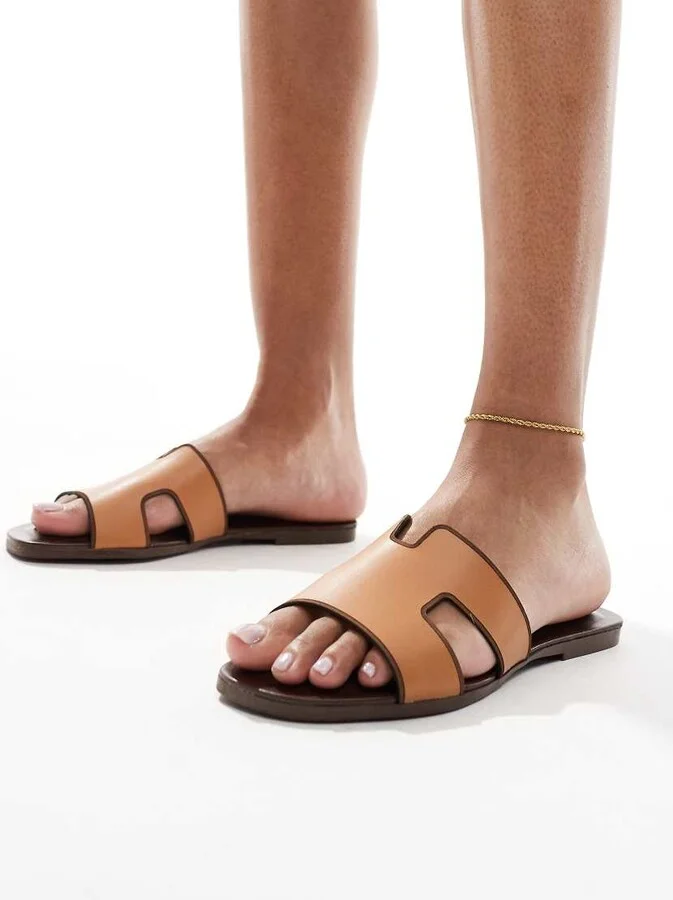 schuh Tandra flat sandals in tan leather