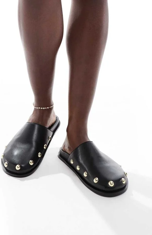 schuh Teale clog mules in black leather - Image 3