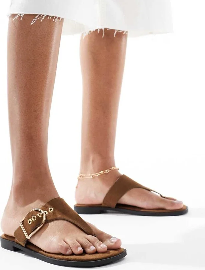 schuh Teena toe post sandals in brown - Image 4