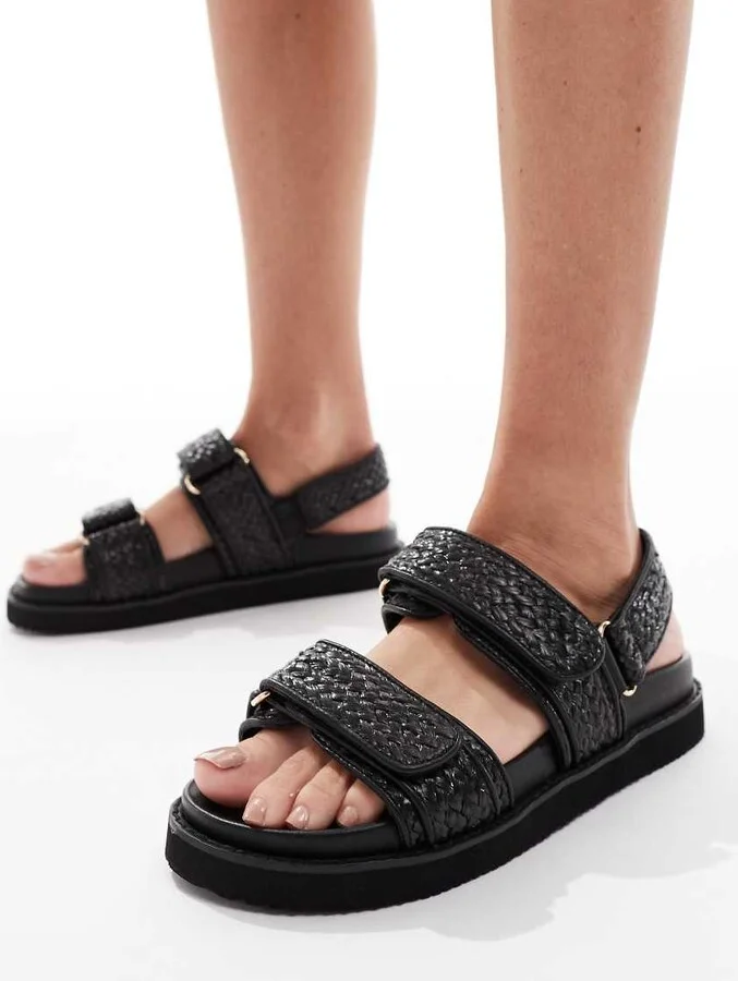 schuh Tiesha footbed sandals in black raffia
