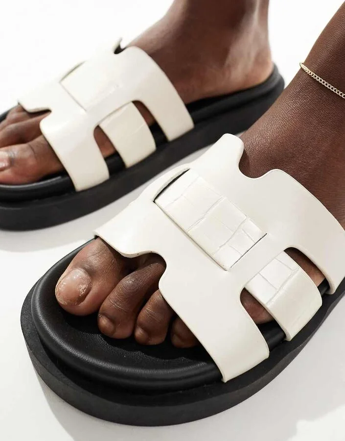 schuh Timmy flat sandals in ecru croc - Image 2