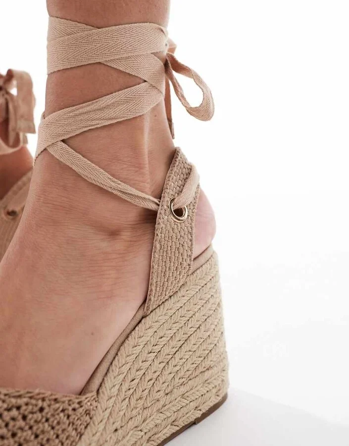 schuh Velma closed toe wedge espadrilles in natural woven - Image 3