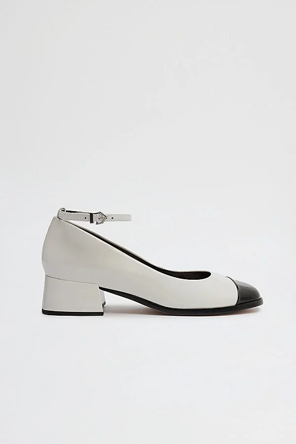 Schutz Dorothy Leather Ballet Flat in White/Black