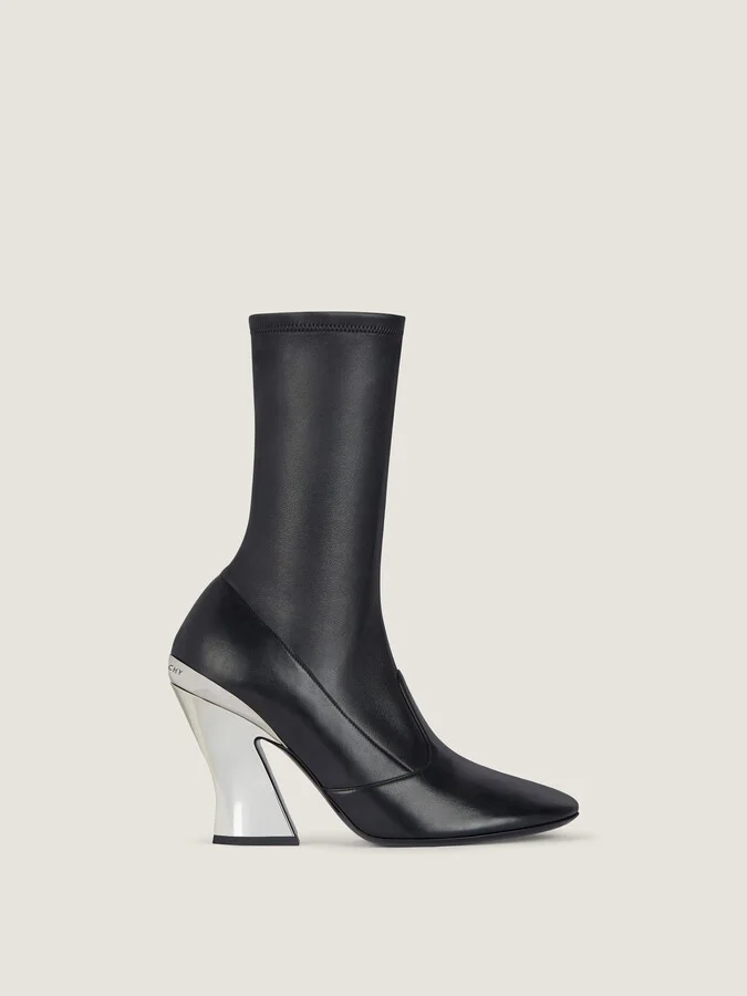 Sculpted ankle boots in nappa leather