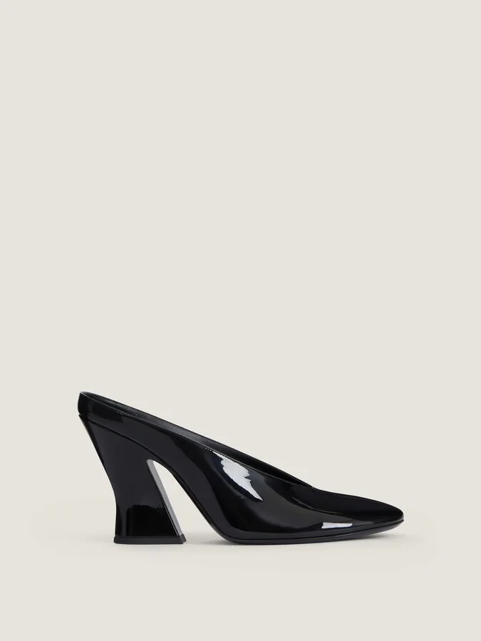 Sculpted heeled mules in patent leather