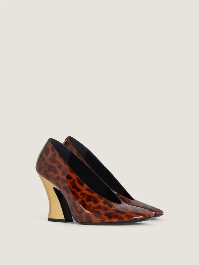 Sculpted heeled pumps in tortoise shell patent leather - Image 3