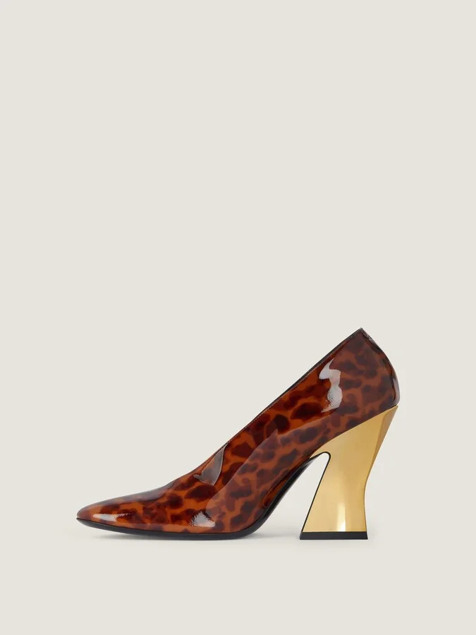 Sculpted heeled pumps in tortoise shell patent leather - Image 4