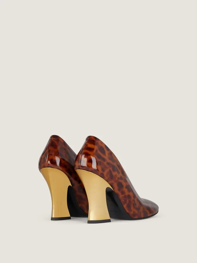 Sculpted heeled pumps in tortoise shell patent leather - Image 5