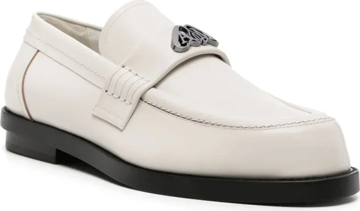 Seal-plaque leather loafers - Image 2