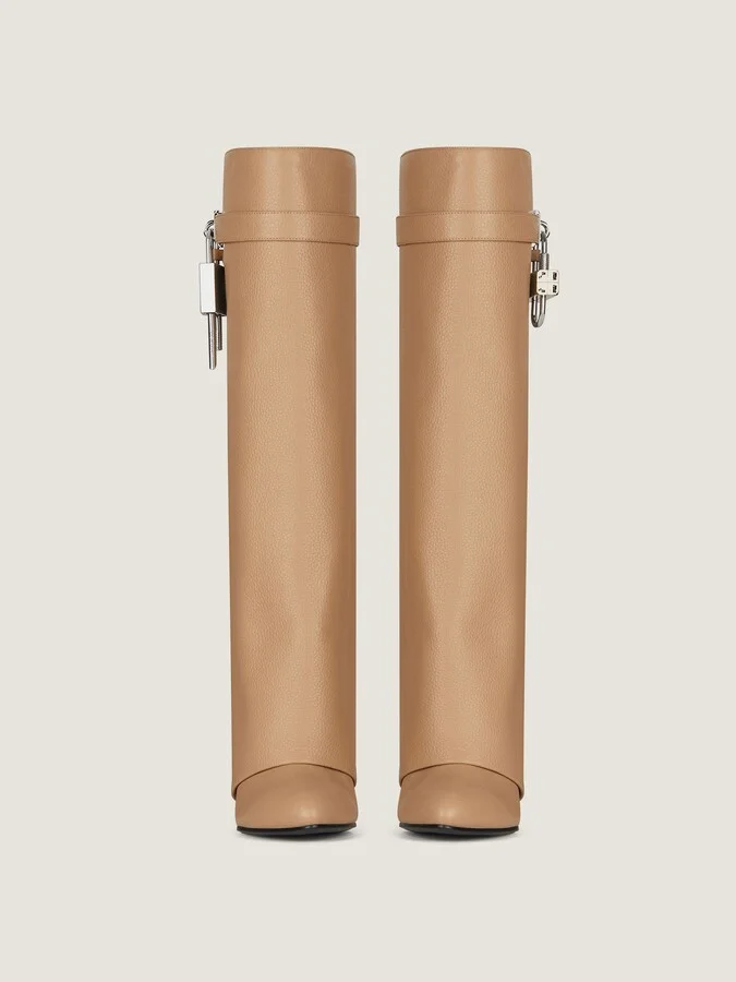Shark Lock boots in grained leather - Image 2