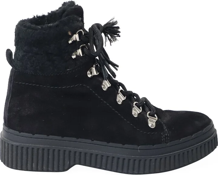 Shearling-Lined Après-Ski Boots in Black Suede
