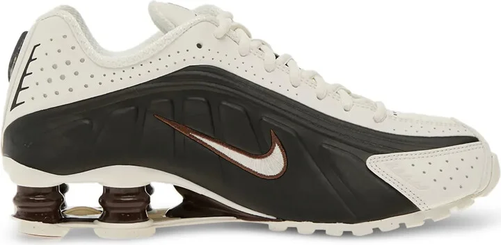 Shox R4 trainers
