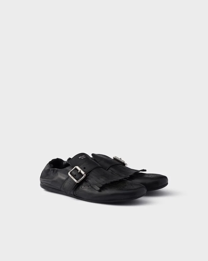 Shuffle leather shoes with buckle