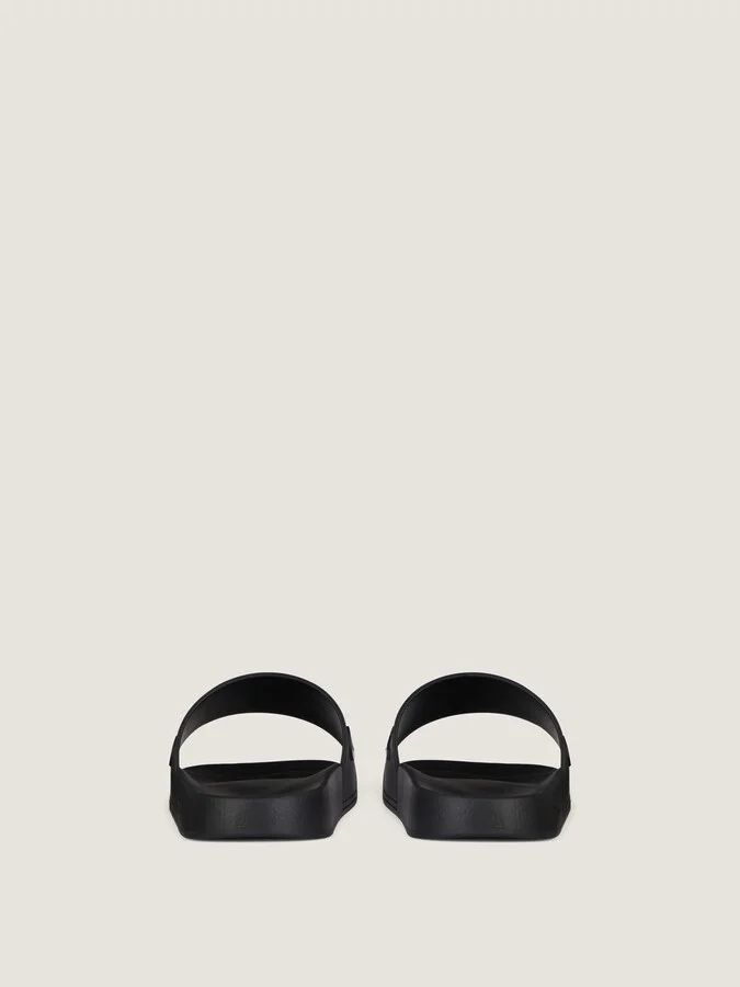 Slide flat sandals in recycled rubber - Image 7