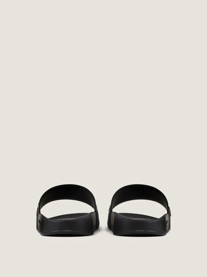 Slide flat sandals in rubber - Image 7