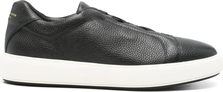 Slouch sneakers