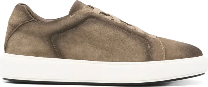 Slouch sneakers
