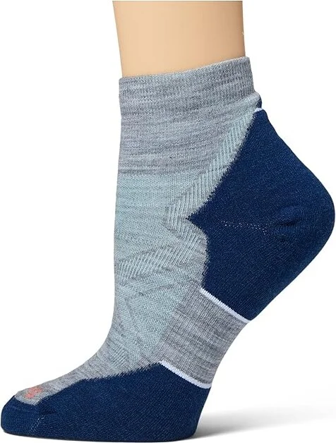 Smartwool Run Targeted Cushion Ankle Women's Low Cut Socks Shoes Light Gray : SM (Women's Shoe 4-6.5), Mesh/Nylon/Wool