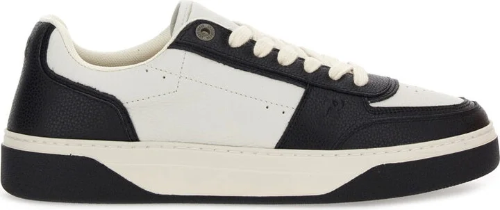 Sneaker "Initial"