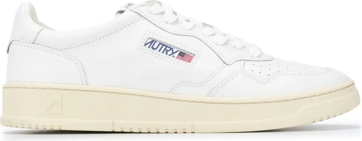 Sneakers Action