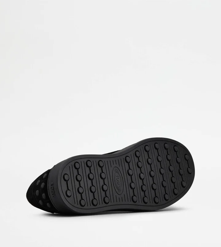 Sneakers in Suede - Image 4