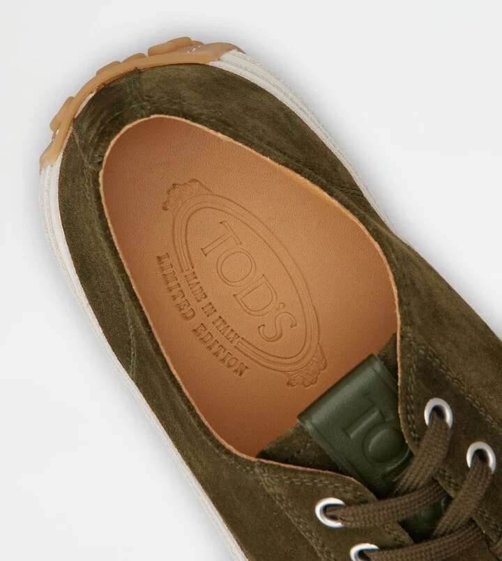 Sneakers in Suede - Image 6