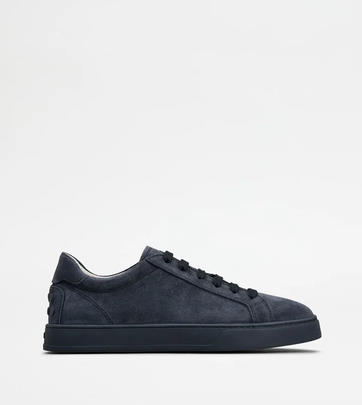 Sneakers in Suede